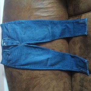 Woman's Levi high waisted skinny jeans